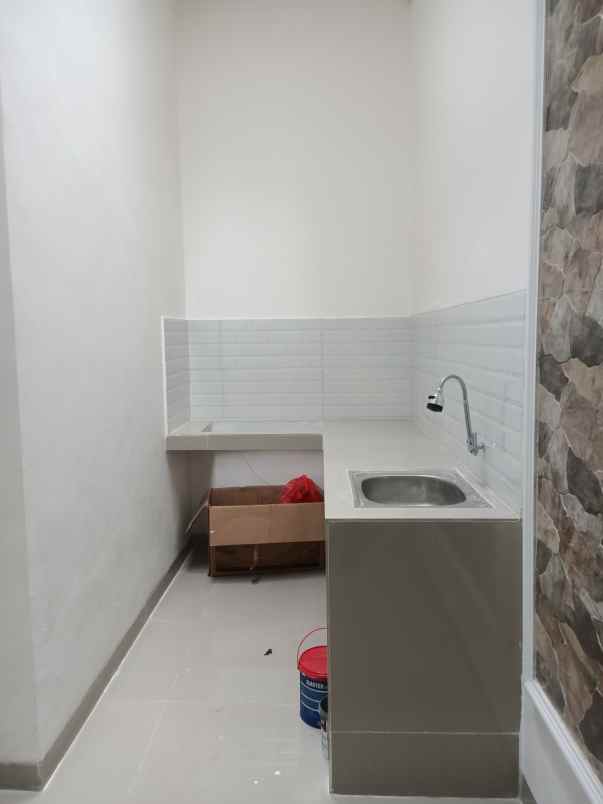 dijual rumah taman harapan baru kota