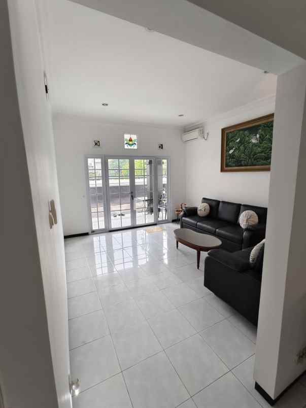 dijual rumah taman ratu dian istana