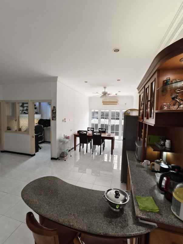 dijual rumah taman ratu dian istana