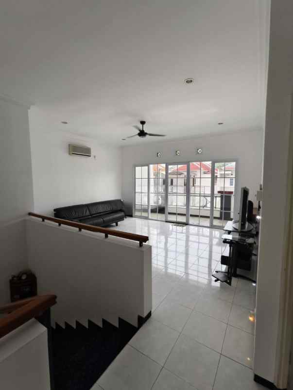 dijual rumah taman ratu dian istana