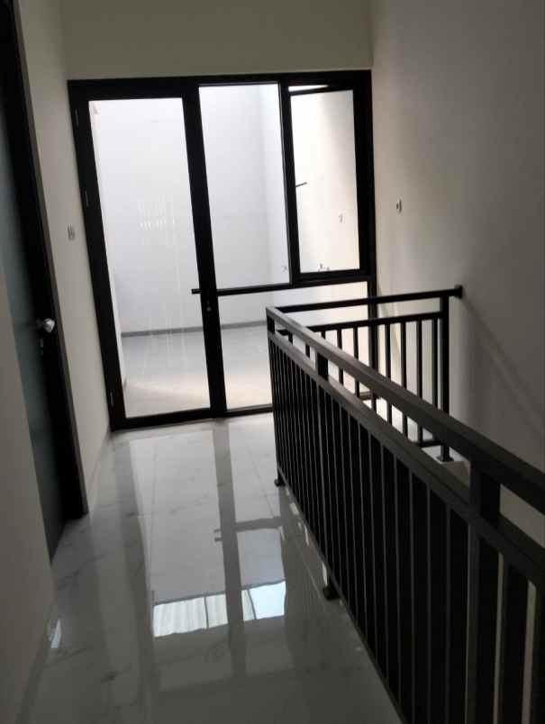 dijual rumah tenggilis mejoyo