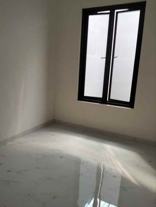 dijual rumah tenggilis mejoyo