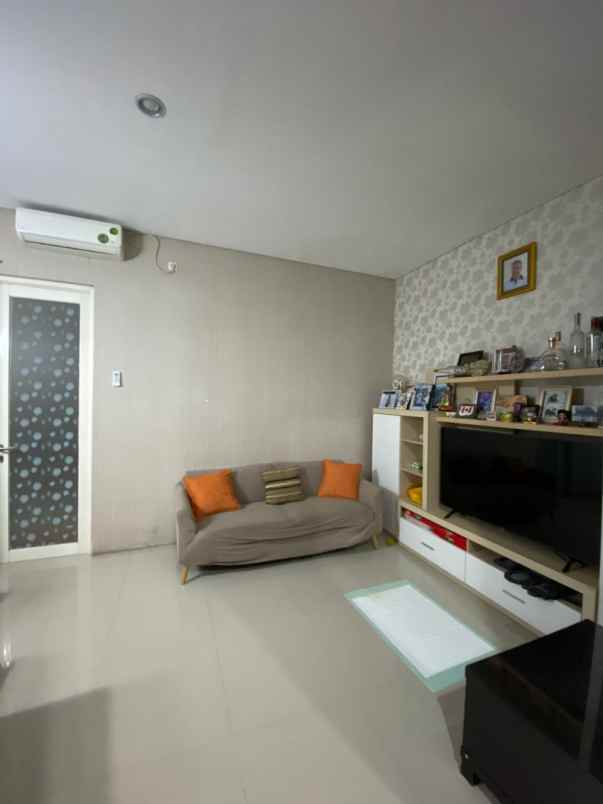 dijual rumah the greenlake citraland blok cm