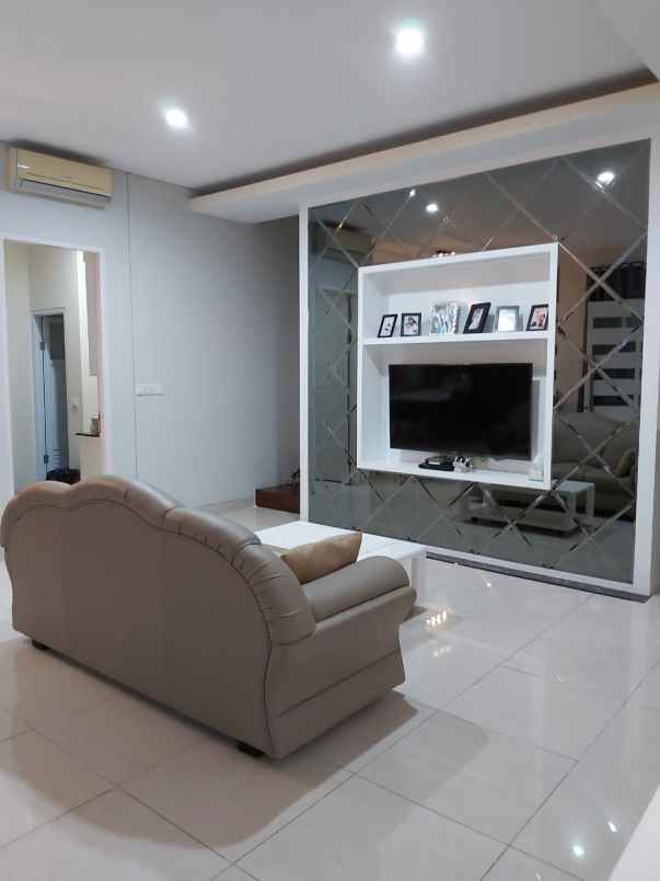 dijual rumah the riviera garden kelapa