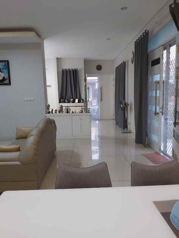 dijual rumah the riviera garden kelapa