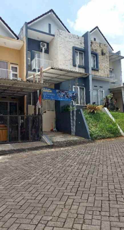 dijual rumah tidar