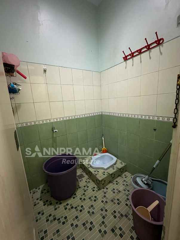 dijual rumah ujung menteng