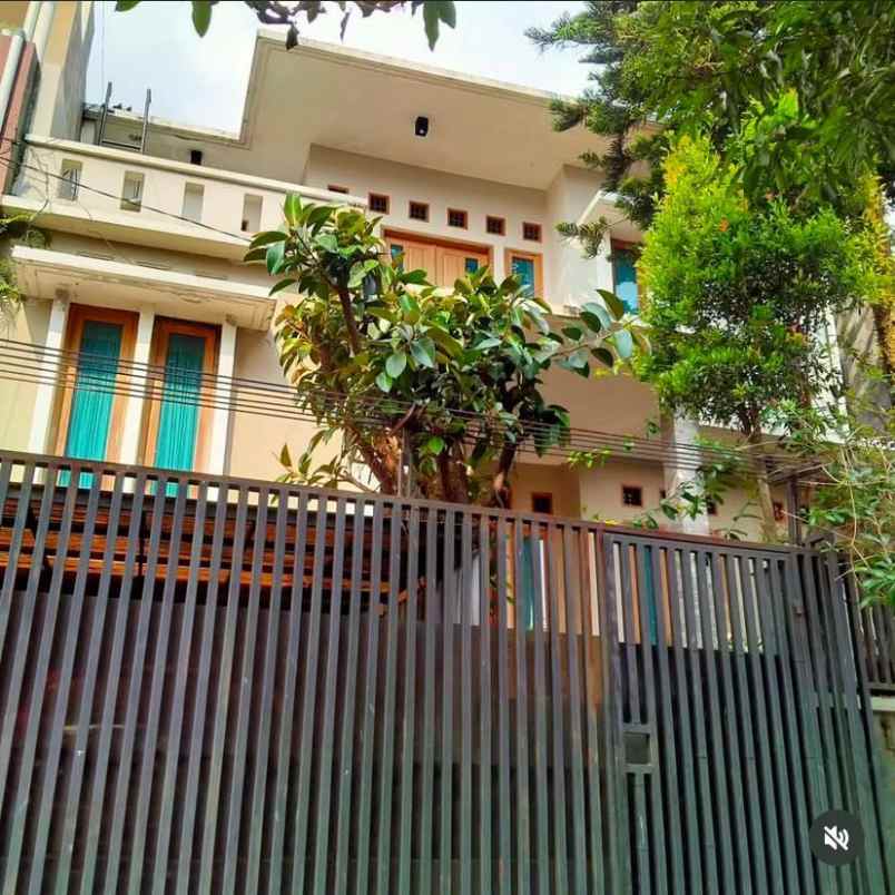 dijual rumah villa asri padasuka