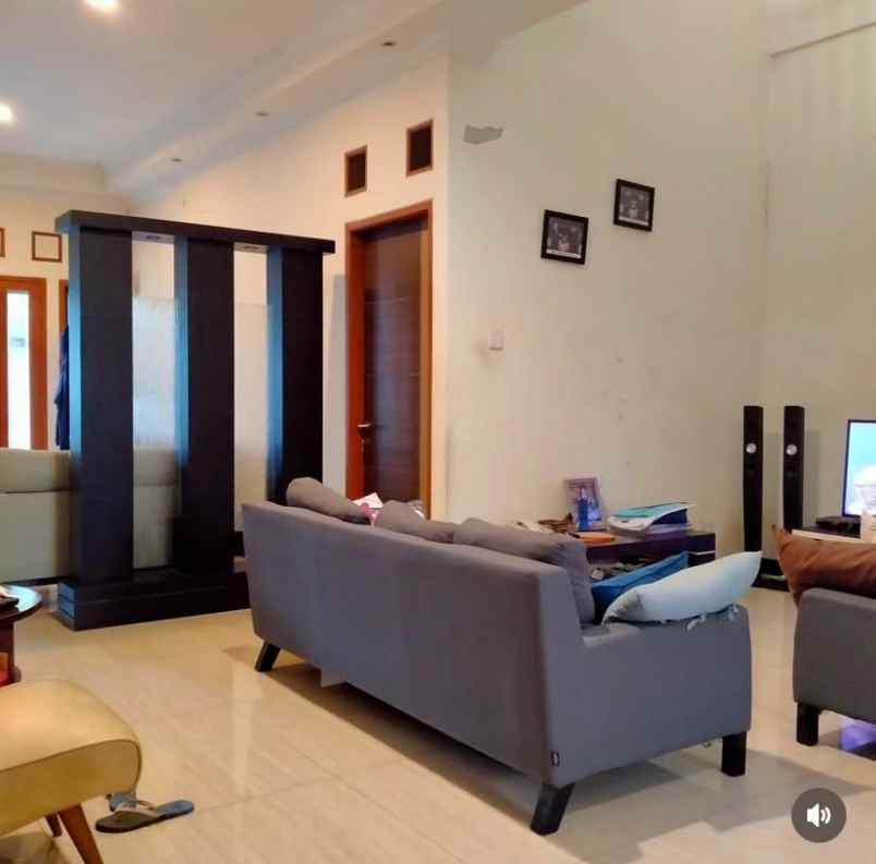 dijual rumah villa asri padasuka