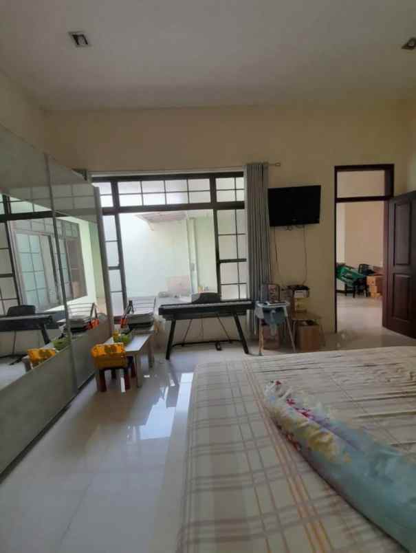 dijual rumah villa bukit mas mediterania