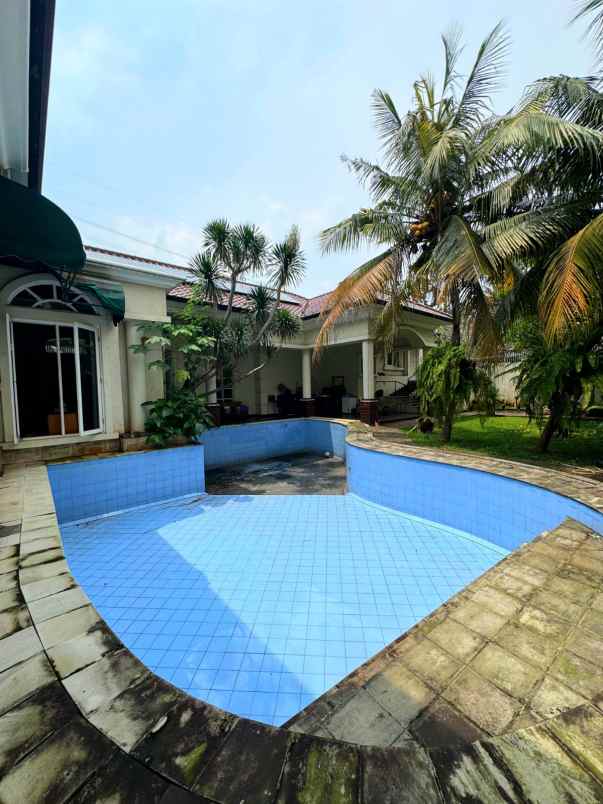 dijual rumah villa cinere mas