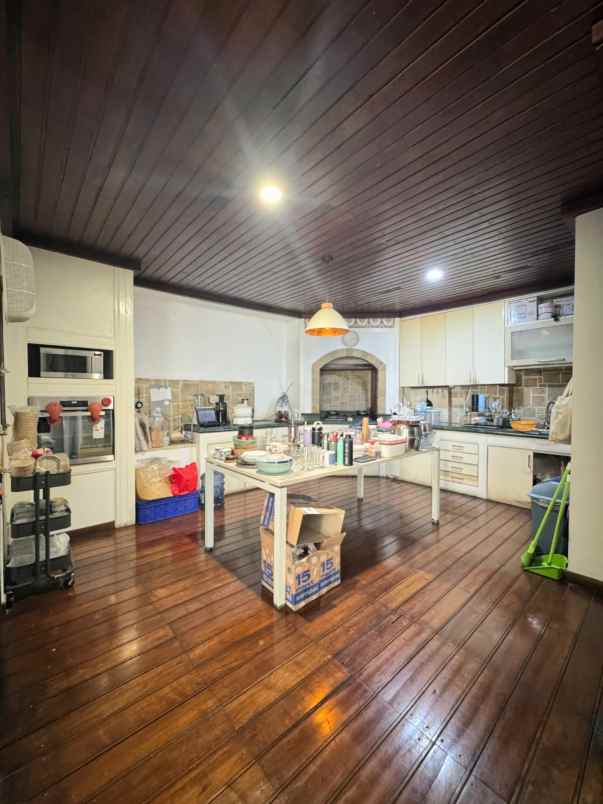 dijual rumah villa cinere mas