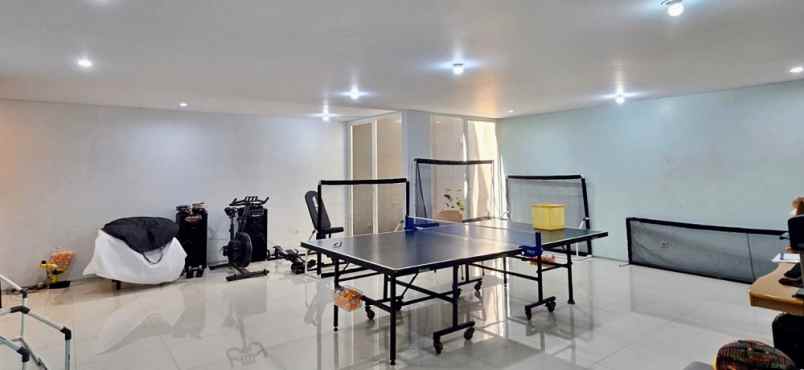 dijual rumah villa permata gading