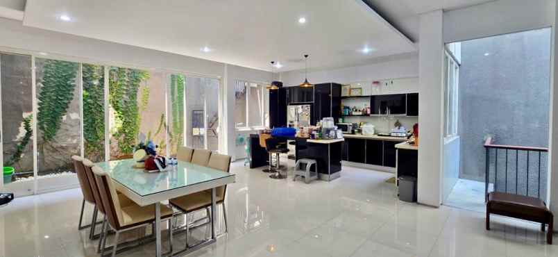dijual rumah villa permata gading