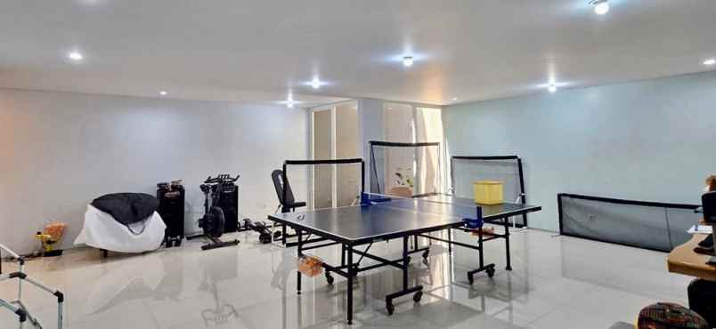 dijual rumah villa permata gading