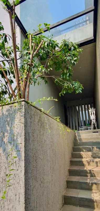 dijual rumah villa permata gading