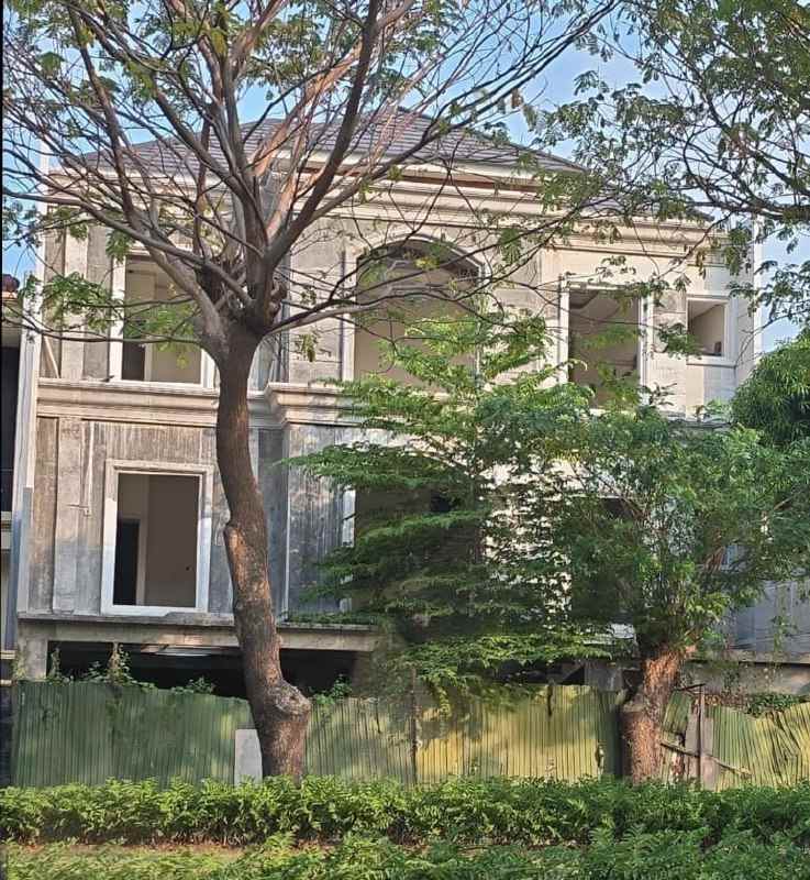 dijual rumah villa royal pakuwon city