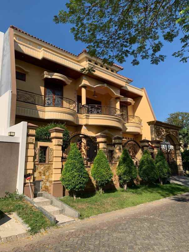 dijual rumah villa royal pakuwon city surabaya timur