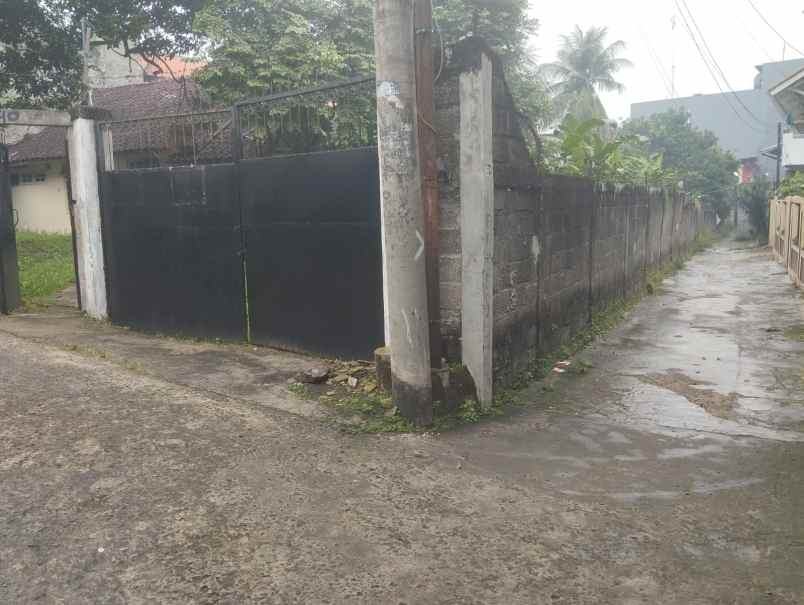 dijual tanah beserta bangunan kost an