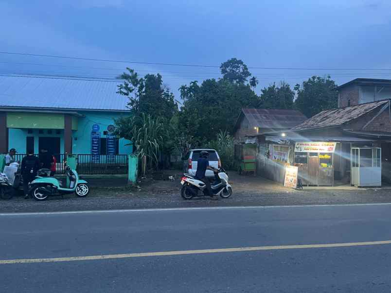 dijual tanah di pinggir jl senaung sebrang