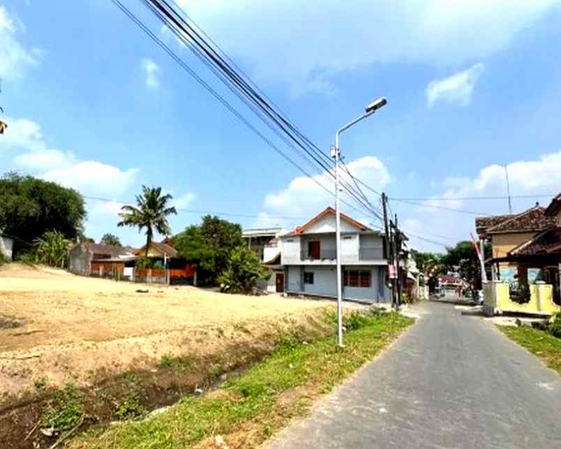 dijual tanah jl kabupaten trihanggo