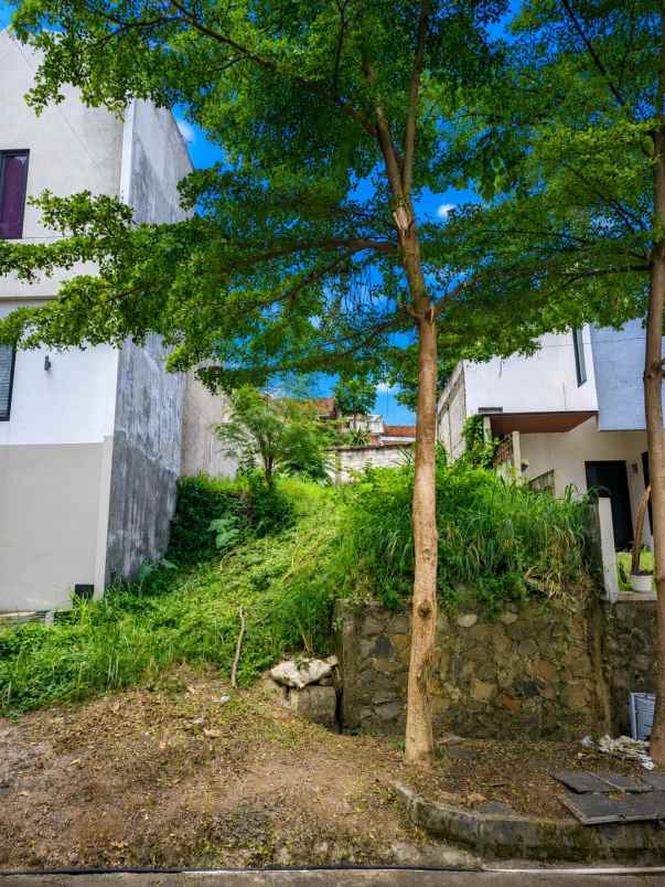 dijual tanah komplek besar dan adem