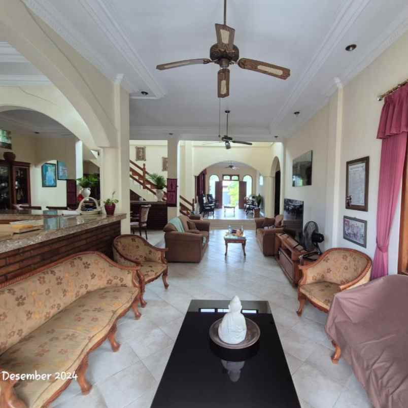 dijual villa depan bandara