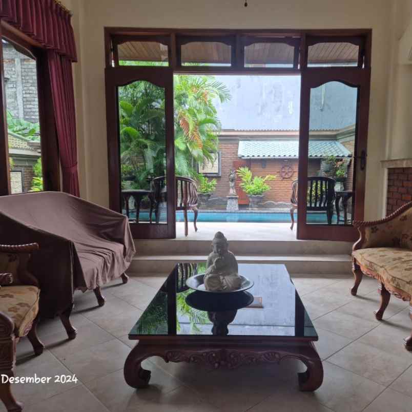 dijual villa depan bandara