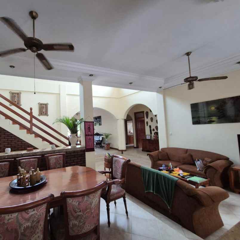 dijual villa depan bandara