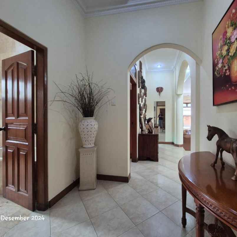 dijual villa depan bandara