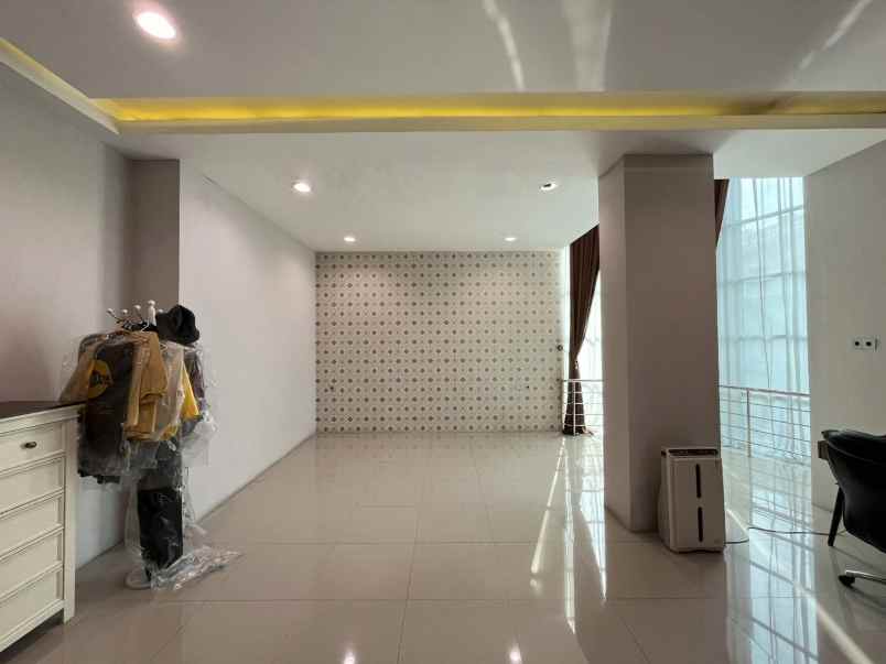 dijual villa hook komplek grand cemara asri