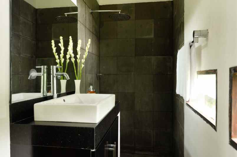 dijual villa jalan dharmawangsa