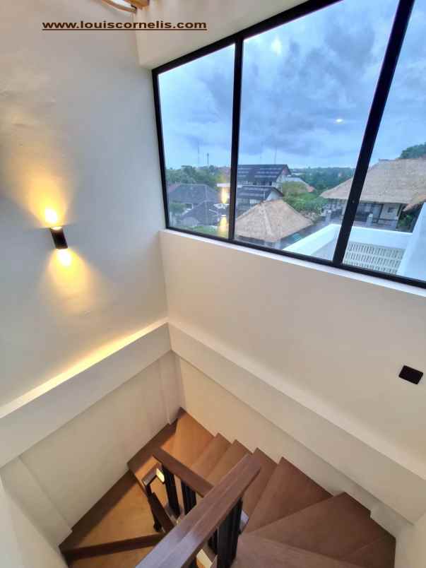 dijual villa jalan dharmawangsa