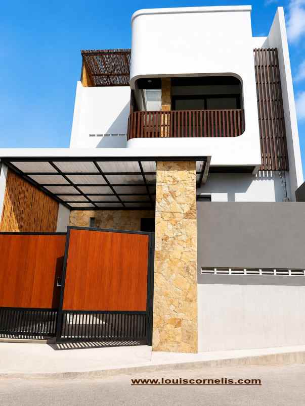 dijual villa jalan dharmawangsa