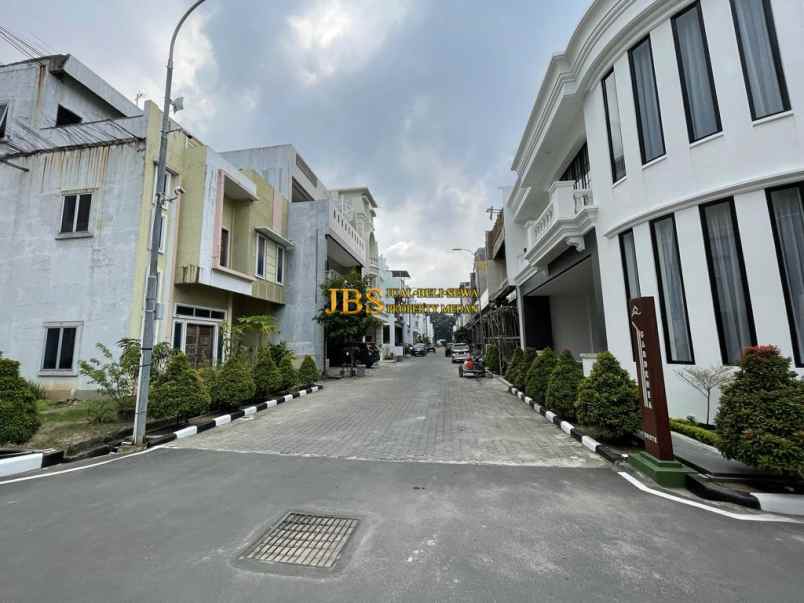 dijual villa komplek grand cemara asri