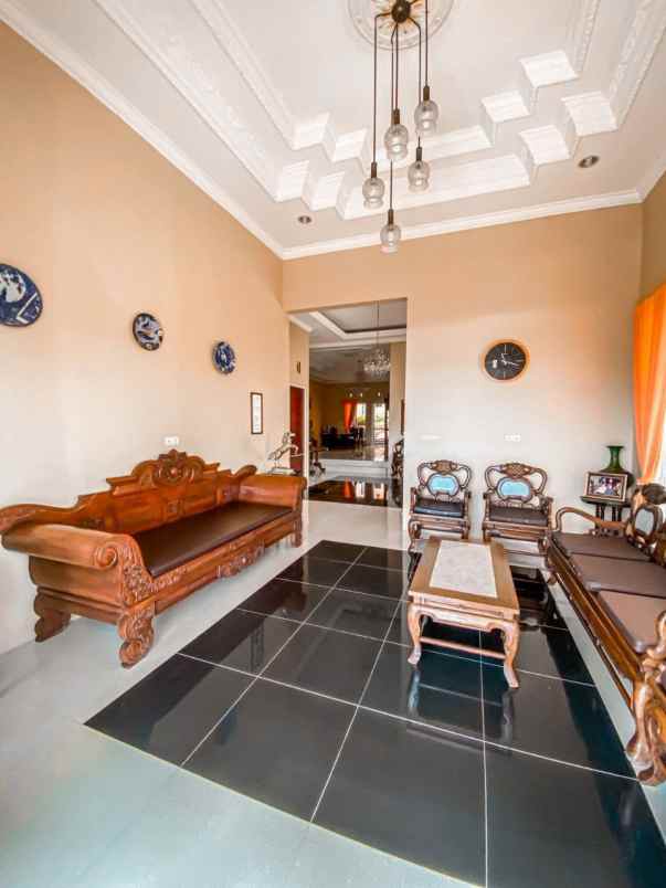 dijual villa pahlawan kemloko