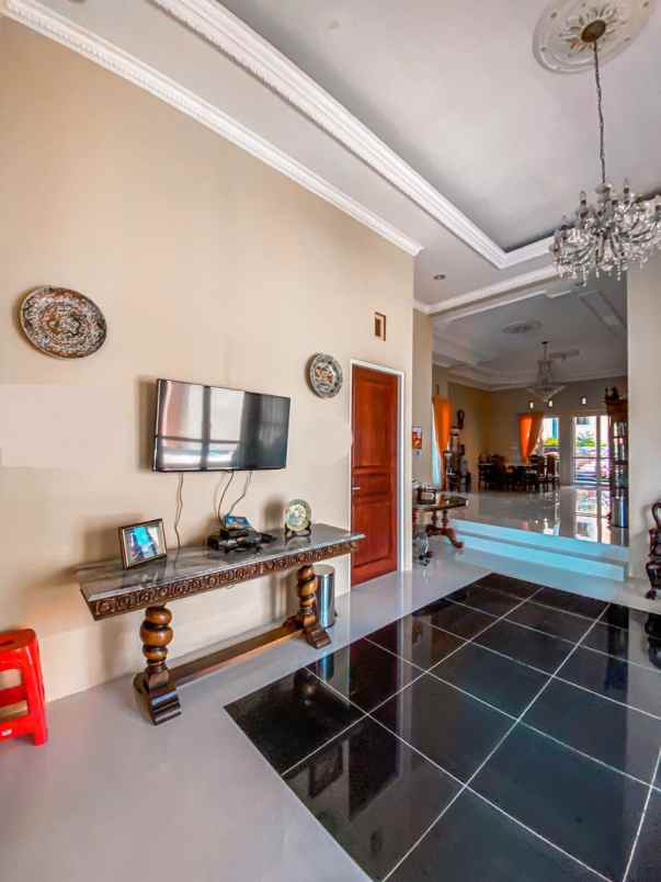 dijual villa pahlawan kemloko