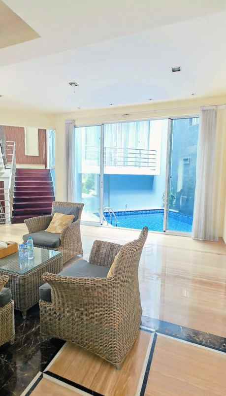 disewakan pakuwon indah villa bukit regency