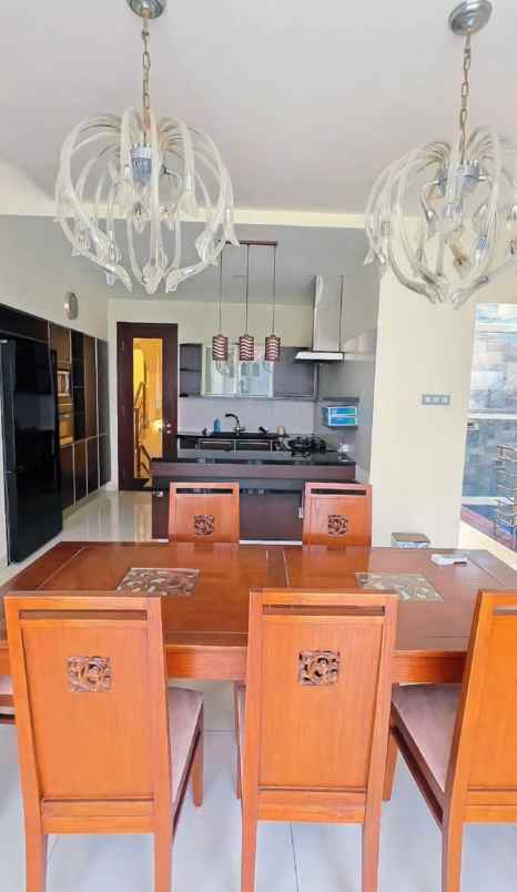disewakan pakuwon indah villa bukit regency