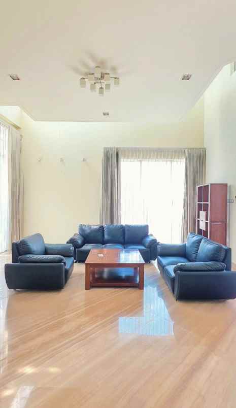 disewakan pakuwon indah villa bukit regency