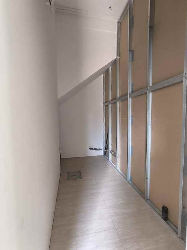 disewakan ruko gudang kantor graha natura sambikerep