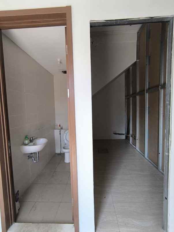 disewakan ruko gudang kantor graha natura sambikerep