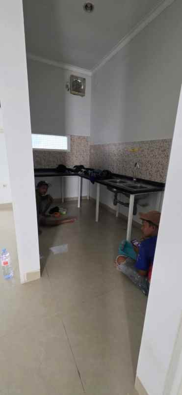 disewakan rumah bumi marina emas