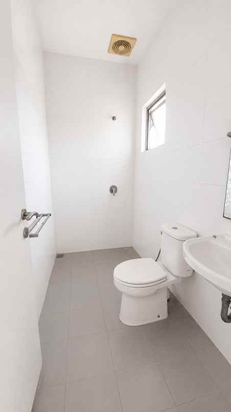 disewakan rumah cluster cassia jgc jakarta