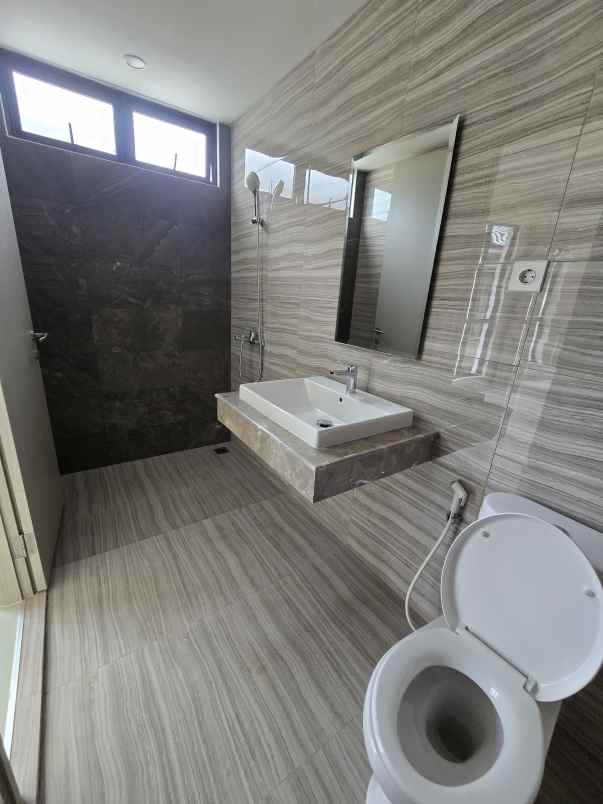 disewakan rumah cluster matana asya jgc