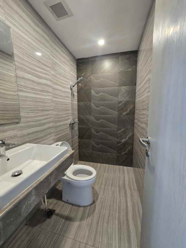 disewakan rumah cluster matana asya jgc