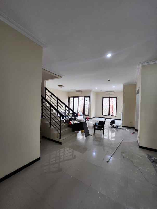 disewakan rumah jalan royal residence