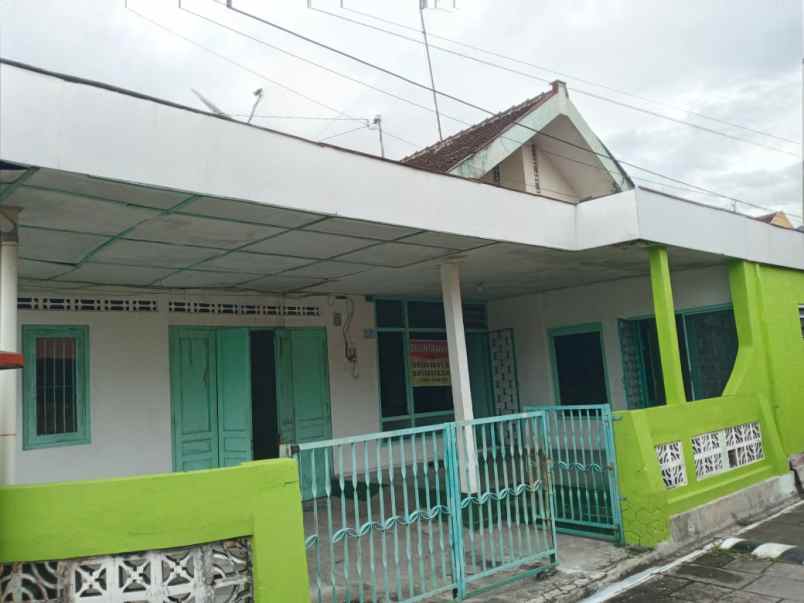 disewakan rumah jl laksda adisucipto km 7