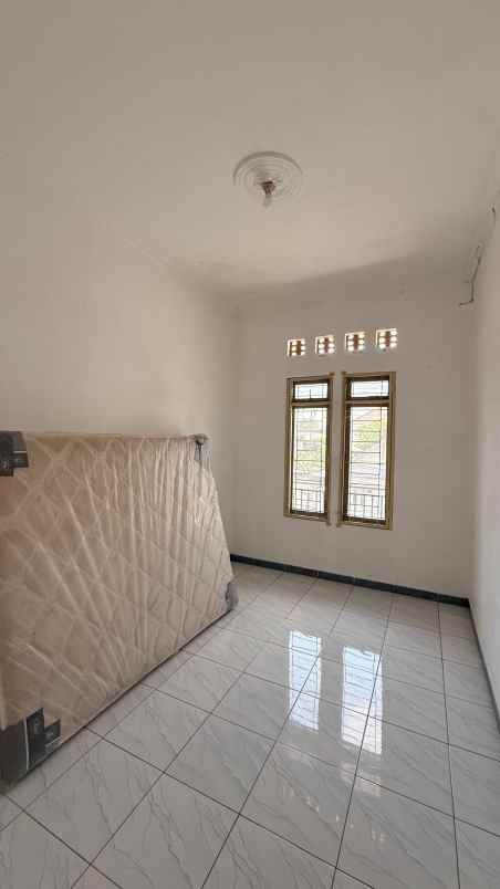 disewakan rumah jl pakel no 5 b kerten