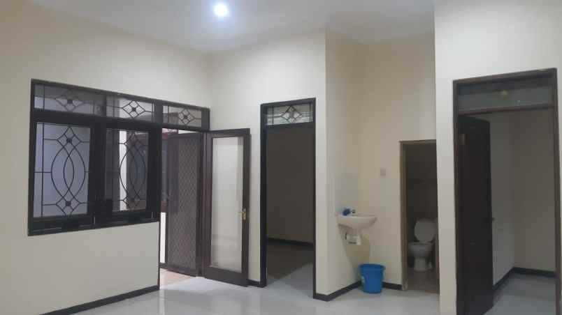 disewakan rumah jl semangka